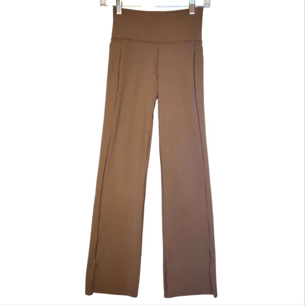 NWOT Athleta Transcend Stash Crop Straight Leg Rustic Beige Small - Picture 2 of 15